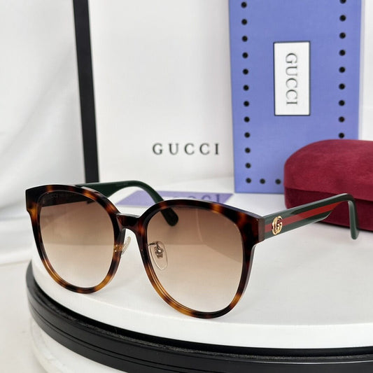 Classic GG Sunglasses with Signature Stripe Detail