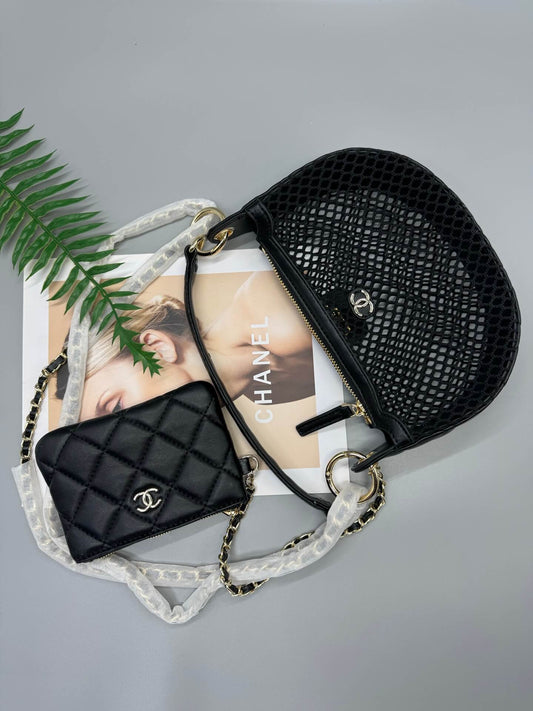 Half-moon knitted shoulder bag – Limited Edition