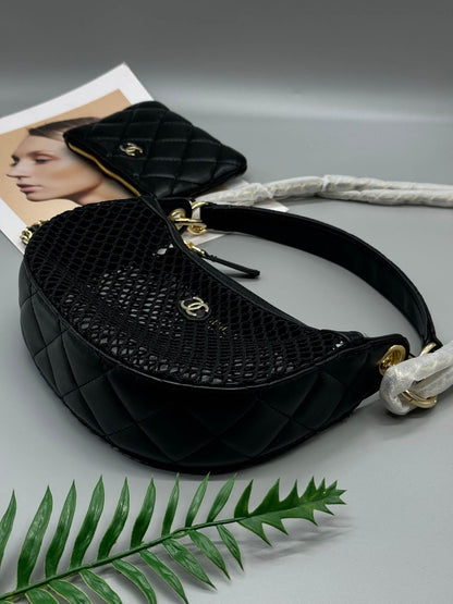 Half-moon knitted shoulder bag – Limited Edition