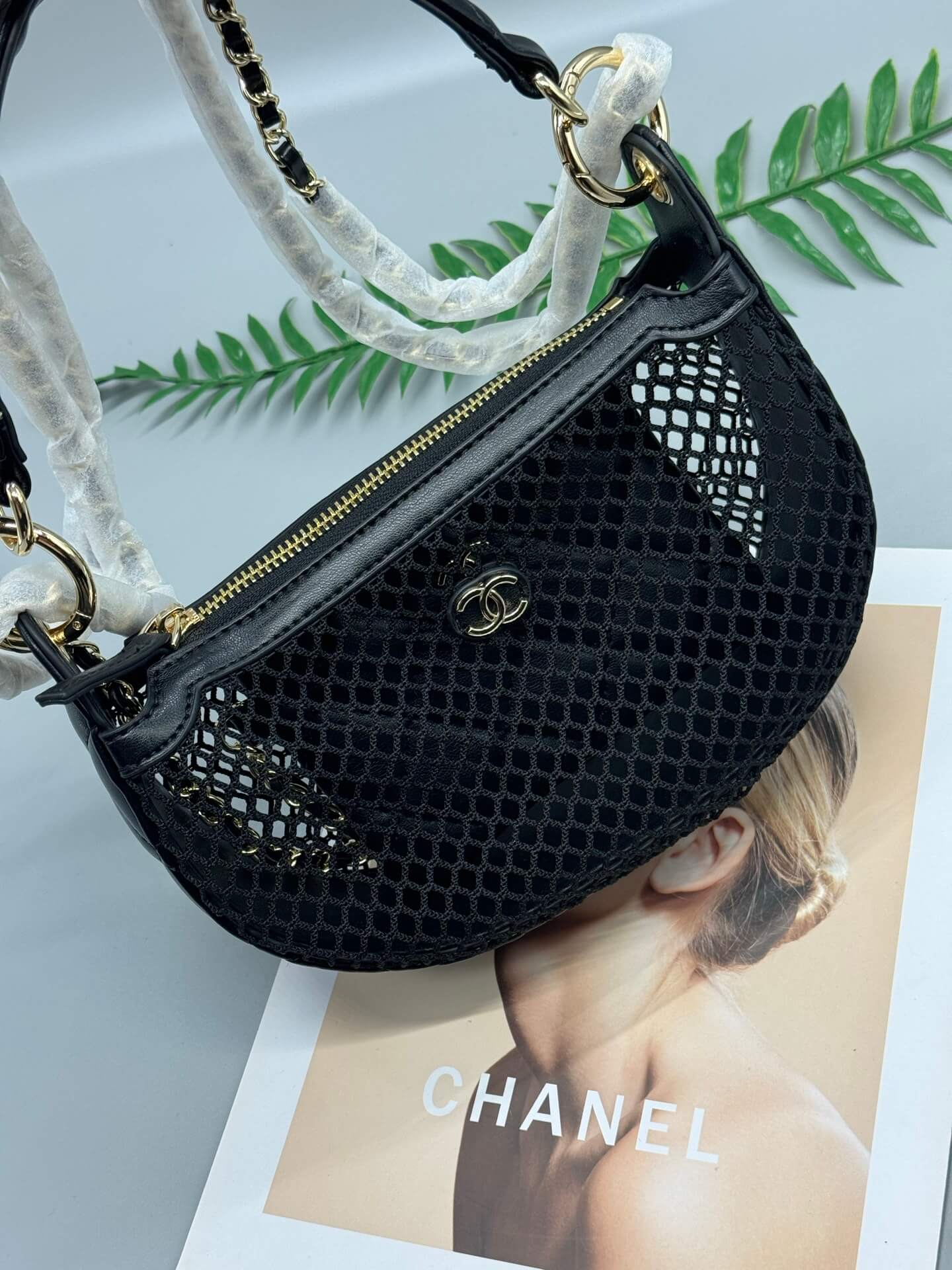 Half-moon knitted shoulder bag – Limited Edition