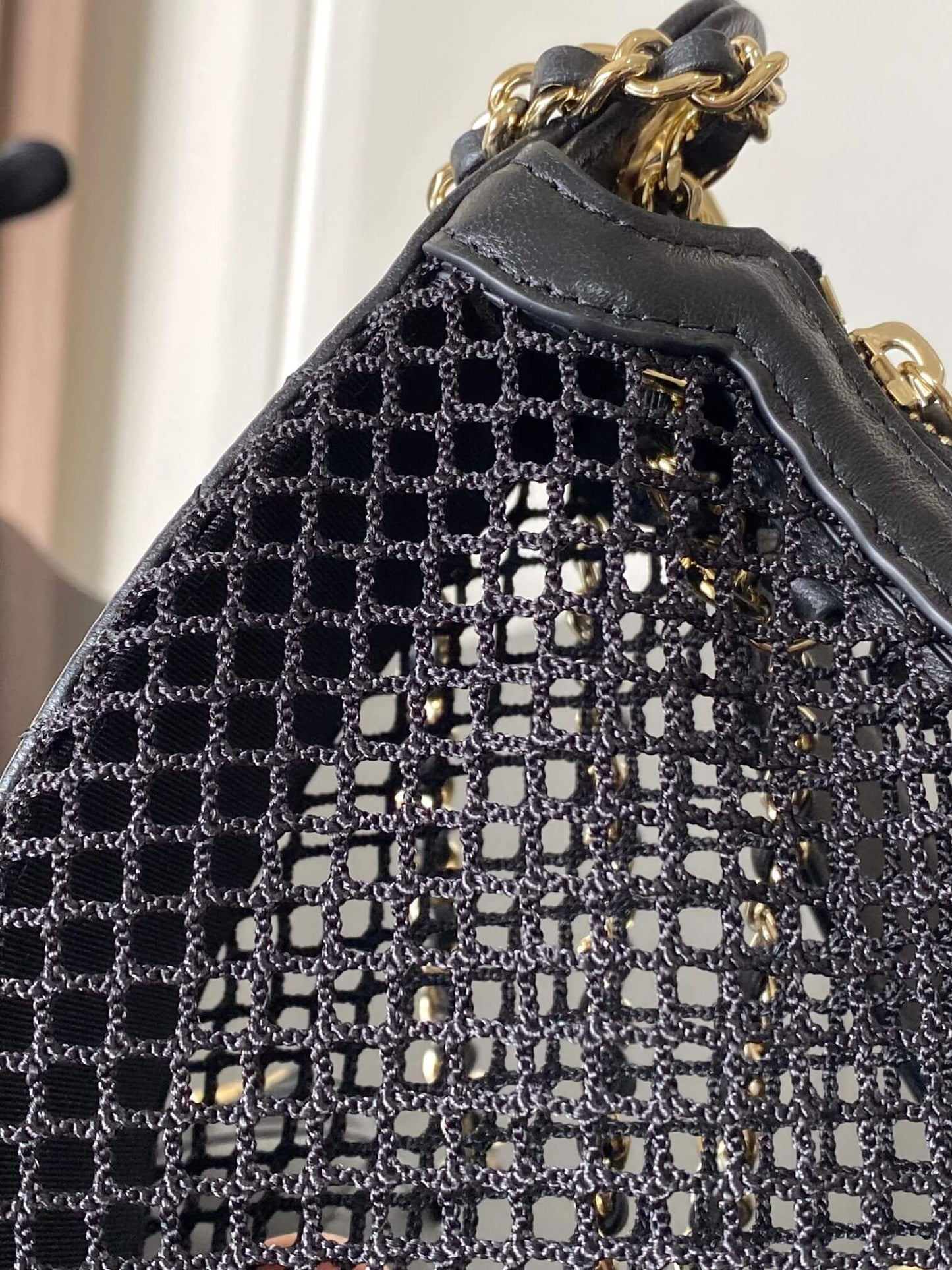 Half-moon knitted shoulder bag – Limited Edition