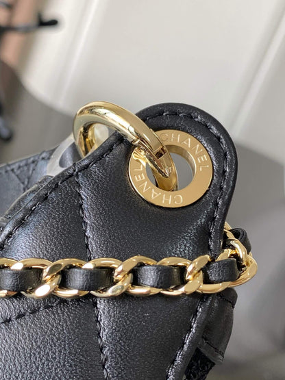 Half-moon knitted shoulder bag – Limited Edition