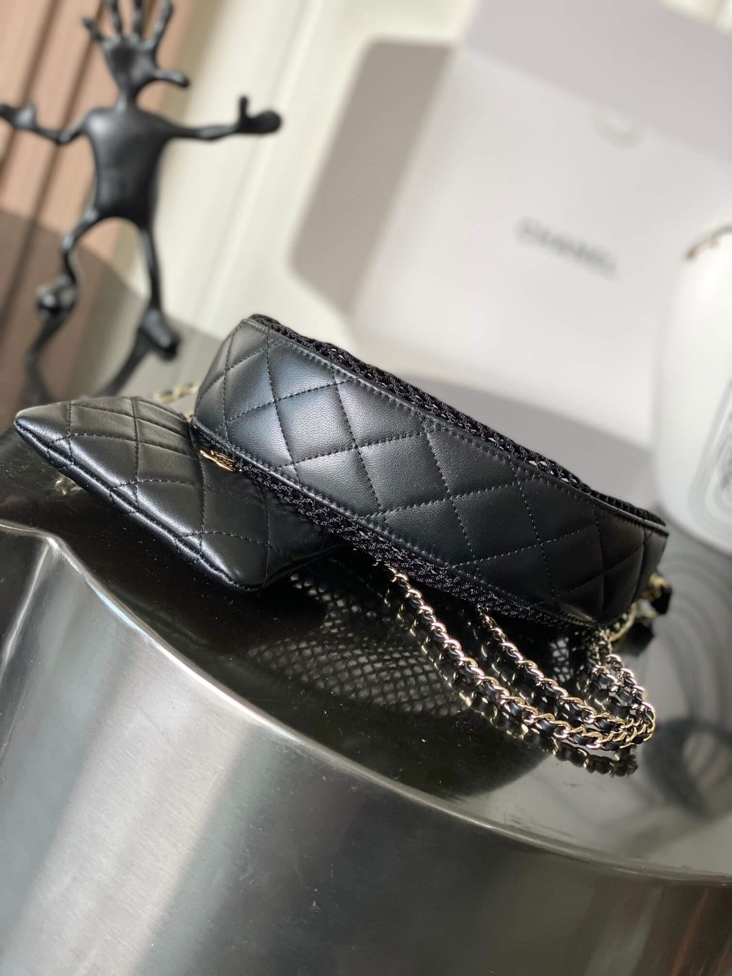 Half-moon knitted shoulder bag – Limited Edition